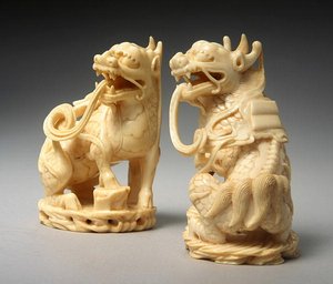 Par de Qilin tallados